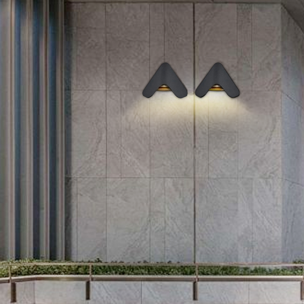 Modern Triangle Wall Lamp-Black